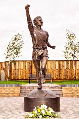 Jimmy 'Jinky' Johnstone statue, Viewpark, Glasgow. Cast bronze by McKenna at his A4A studio foundry.